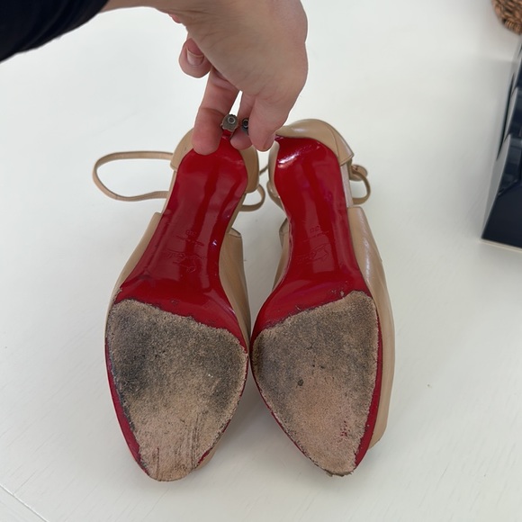 Peep toe Christian louboutin nude pump. Preloved. Size 38 - Picture 3 of 4